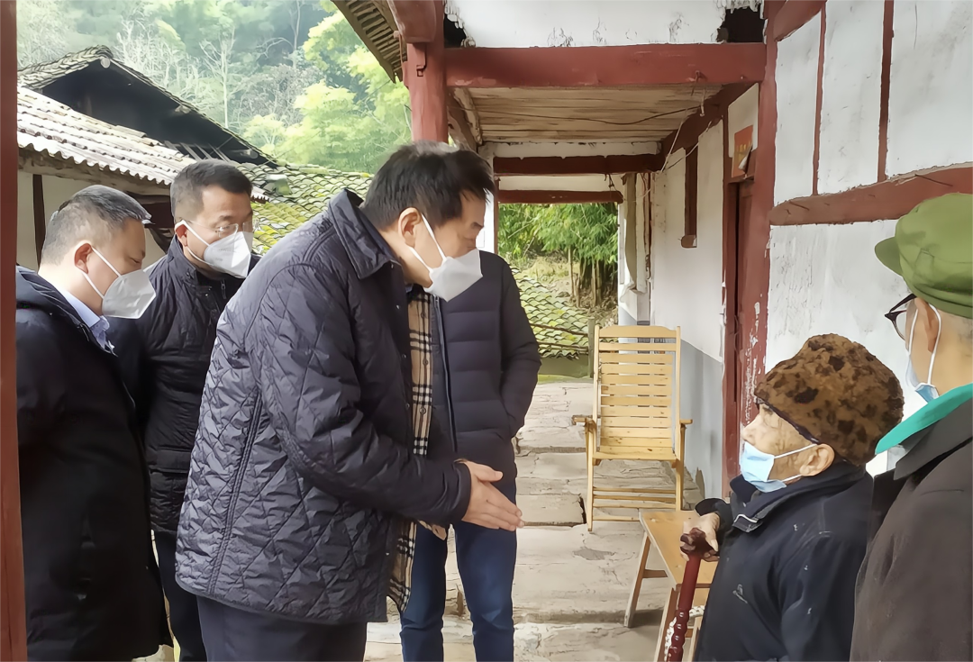 四川省6008集团官方网站集团党委书记、董事长任丁率队赴嘉陵区开展帮扶事情