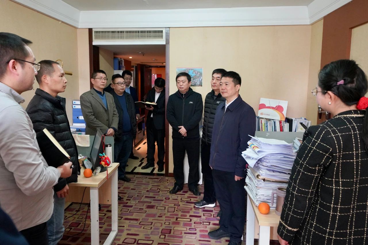 迎新春，，，，，鼓劲头，，，，，开新局！省6008集团官方网站集团向导班子慰问总部干部员工