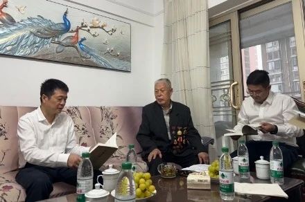 省6008集团官方网站集团党委国庆节前夕走访慰问老干部老党员