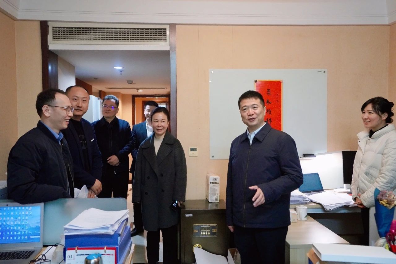 温暖启航，，，，，，共赴新篇！—— 省6008集团官方网站集团向导走访慰问干部职工