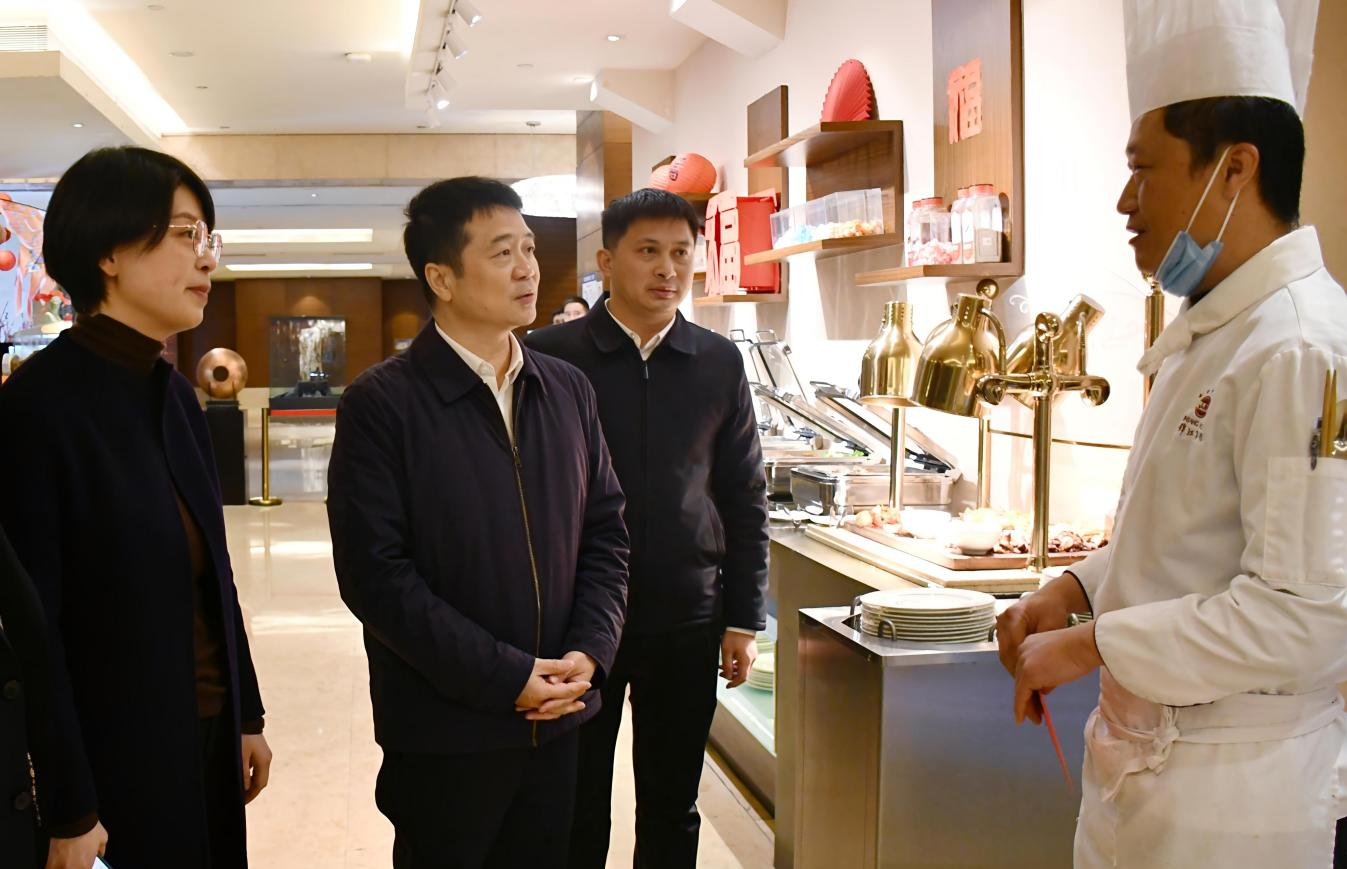 省6008集团官方网站集团向导率队开展春节前走访慰问