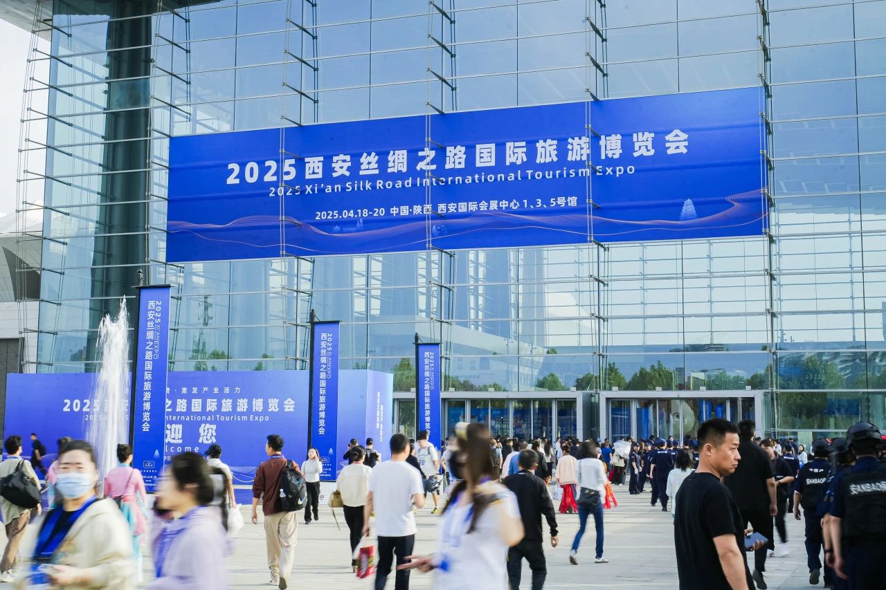 逍遥号·熊猫专列“开进”2025西安丝路旅博会！四川6008集团官方网站打造“移动的天府会客厅”